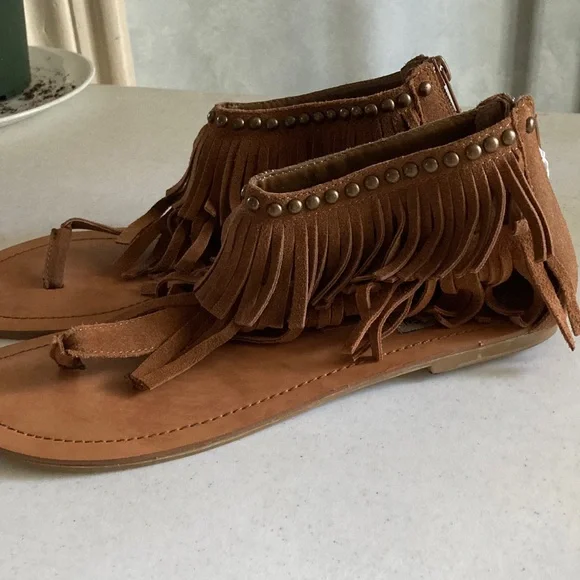 Steve Madden Suede Fringe Sandals Surrie Style - Picture 2 of 7